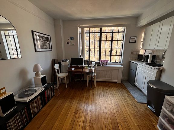 3rd image of 304 E 41st St APT 1504A