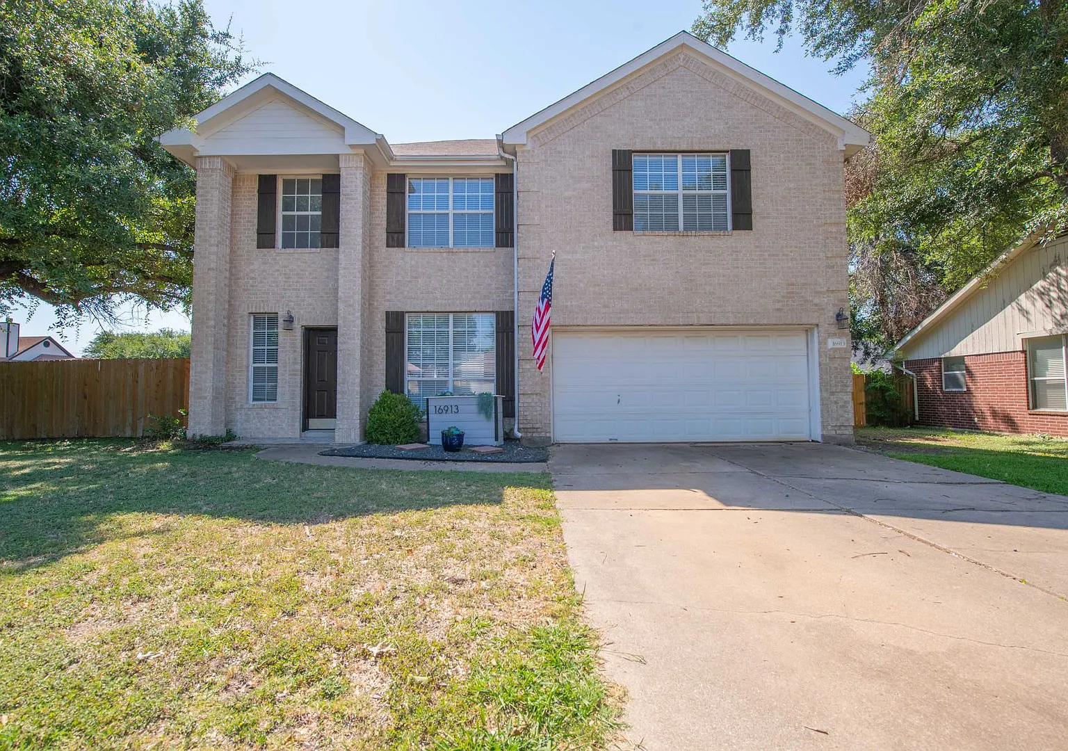 Spacious and Updated Home in Prime Location — Photo 1