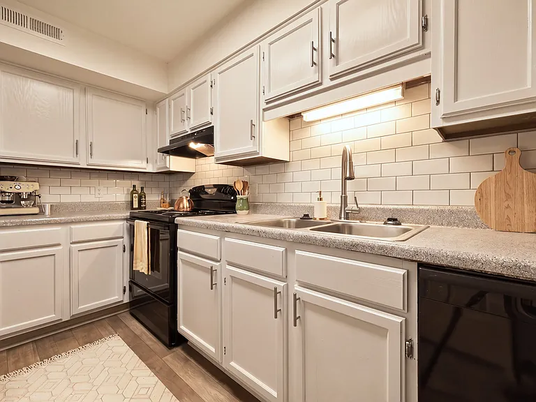 700 Riverchase Apartments — Photo 7