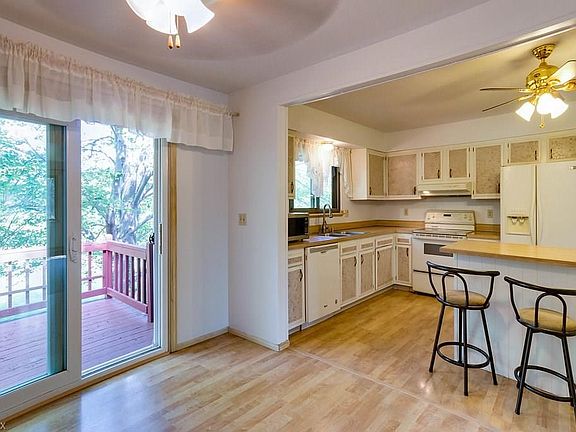 4th image of 1248 Erieview Dr