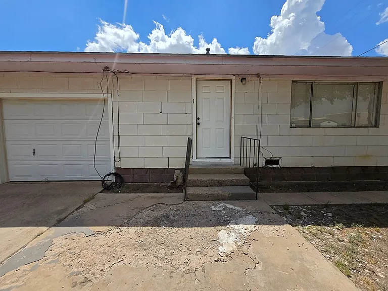 1 1/2 W La Paloma Ln #A — Photo 1