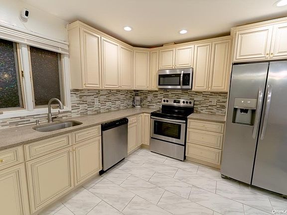5th image of 7 Heritage Dr APT A