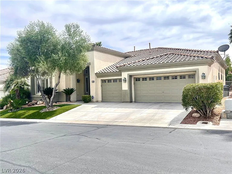 385 Apple River Ct — Photo 1