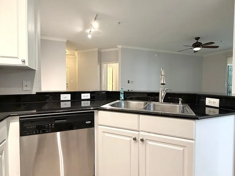 8539 Gate Pkwy W #1724 — Photo 11