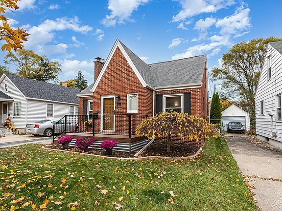 3rd image of 3316 Osler Ave