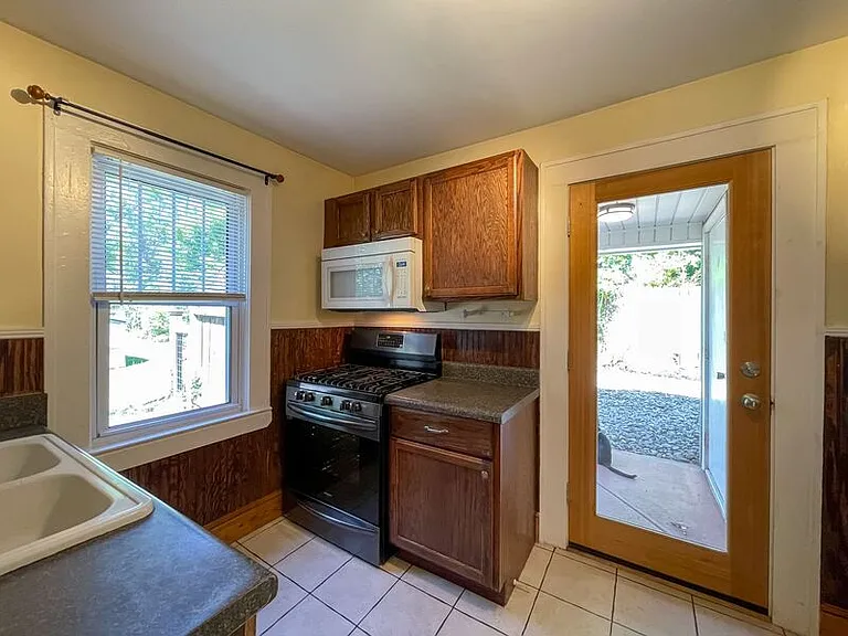 10 Latta St #A — Photo 8