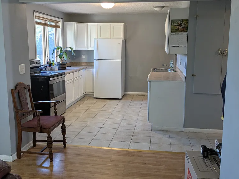 601 Broadway Ave — Photo 8
