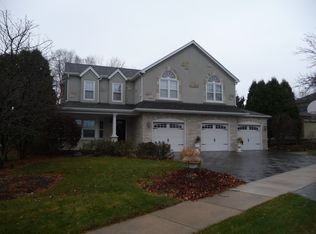 1 Blackberry Ct, Sugar Grove, IL 60554