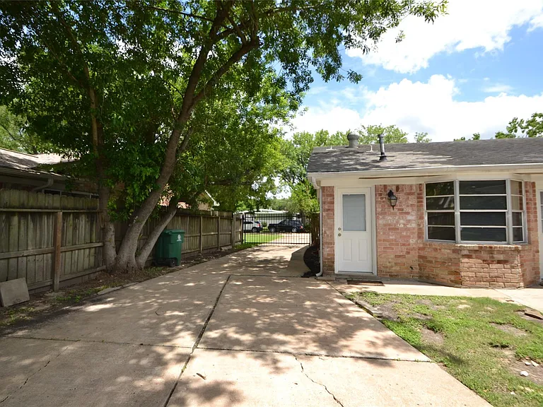 12711 Westleigh Dr — Photo 39