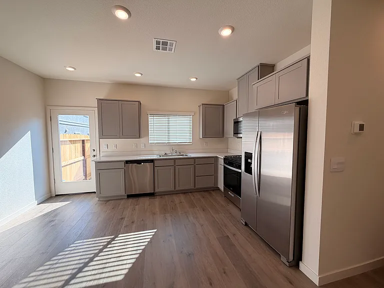 8406 Vermilion Dr — Photo 12