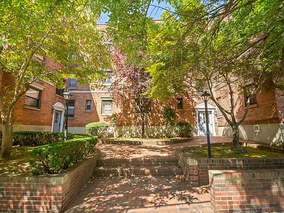 4th image of 20306 42nd Ave #333C
