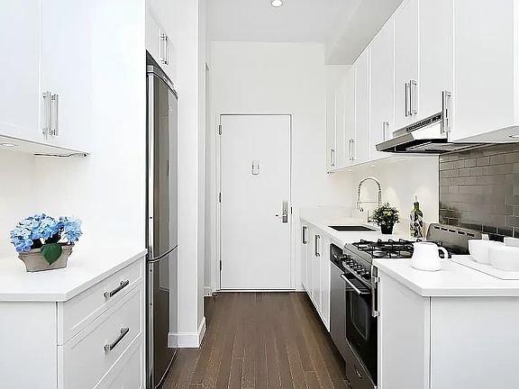 3rd image of 44 E End Ave #2H