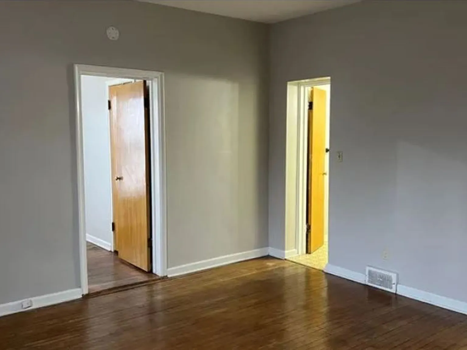 One Month Free - Limited Time Only - Waveland Place Apartments — Photo 3