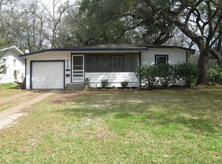 515 Magnolia St, Lake Jackson, TX 77566