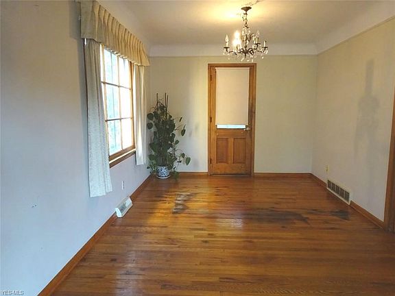 4th image of 23950 Glenbrook Blvd