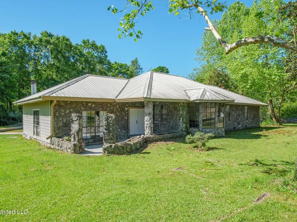 584 Entrekin Rd, Lumberton, MS 39455
