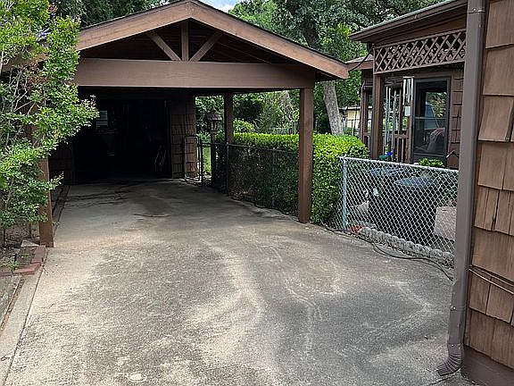 3rd image of 732 Winters St