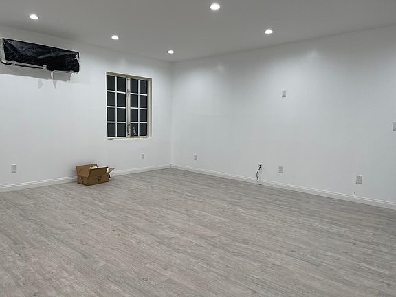 4th image of 10822 Nassau Ave