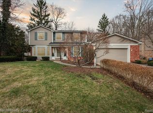 45602 Green Valley Rd, Plymouth, MI 48170