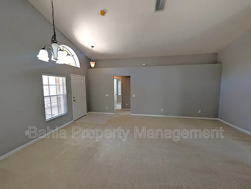 3 bed, 2.0 bath, 1598 sqft, $2,025 — Photo 4