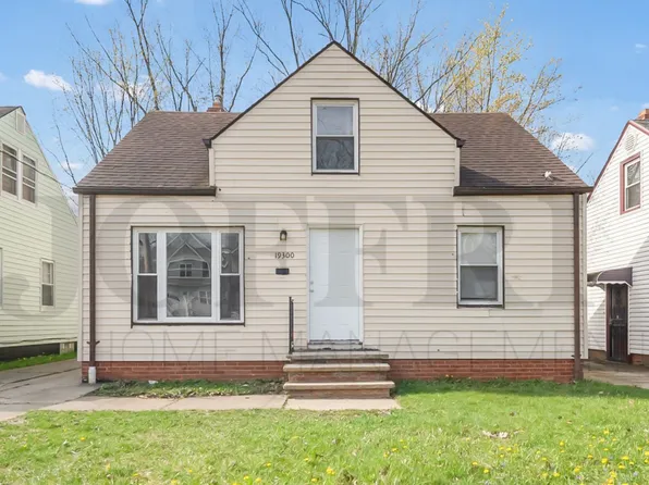 19300 Sunset Dr, Warrensville Heights, OH 44122