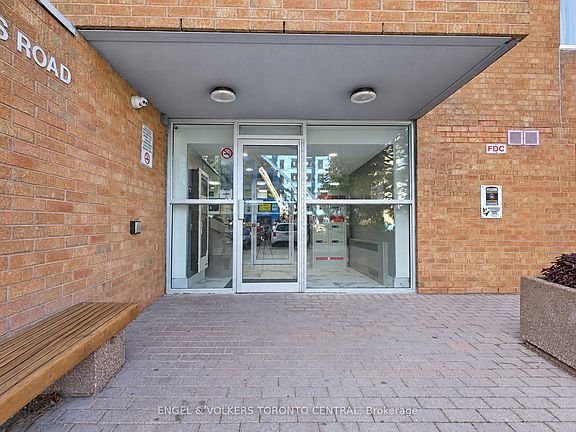 4th image of 15 Sewells Rd #606