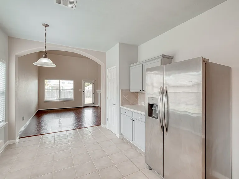 211 Hanstrom Dr — Photo 9
