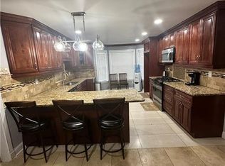 1118 Old Greystone Dr, Lithonia, GA 30058