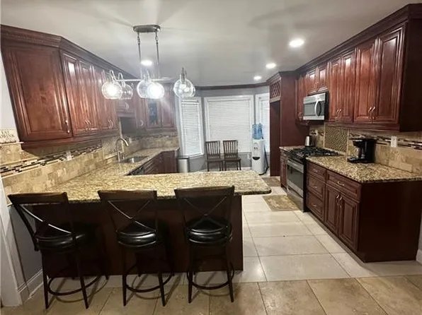 1118 Old Greystone Dr, Lithonia, GA 30058