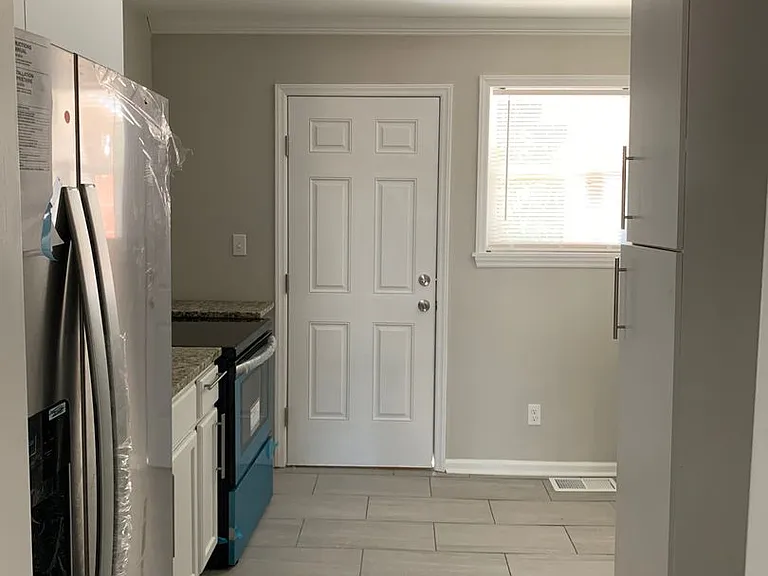 2717 Columbus Cir — Photo 5