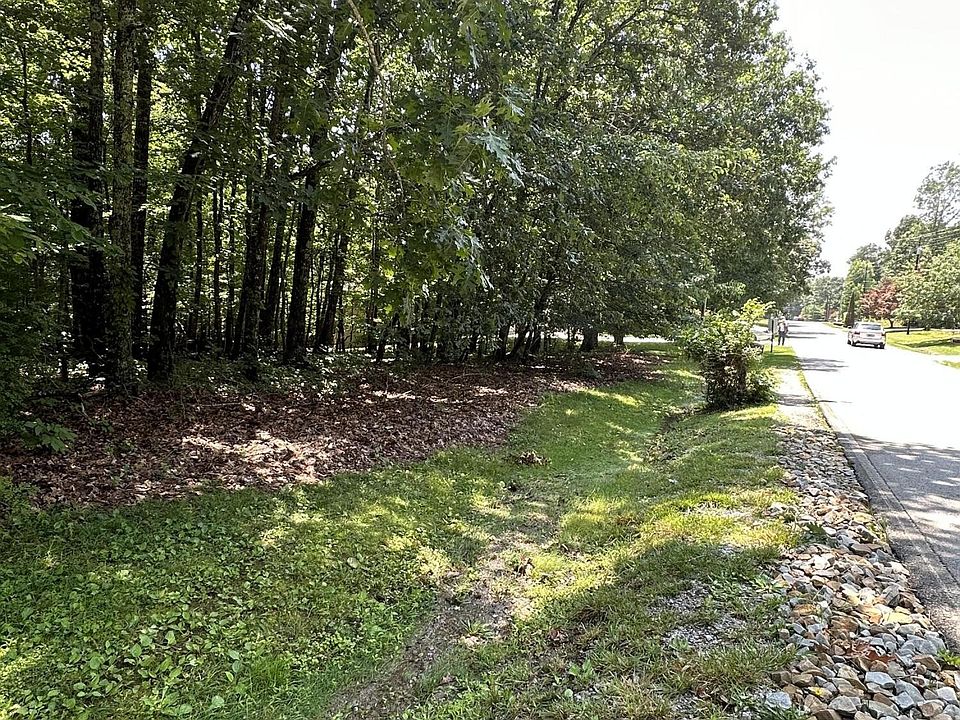 1st image of 326 Lakeview Dr