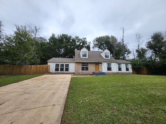 3rd image of 9683 Hollowbrook Dr