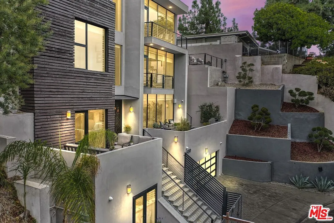 4 bed, 6.0 bath, 3500 sqft, $18,500 — Photo 1