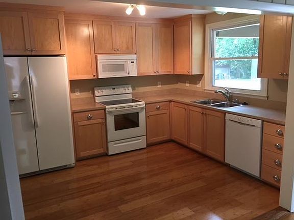 3rd image of 243 Wilowen Dr