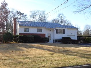 25 Penfield Dr, East Northport, NY 11731