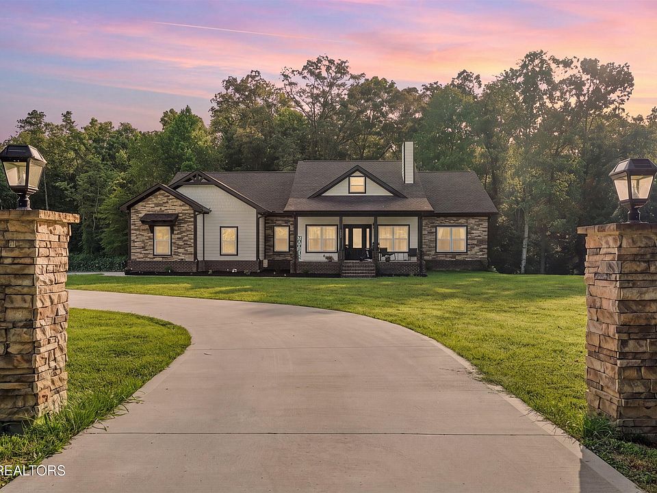 1st image of 964 Deerwood Dr