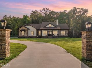 964 Deerwood Dr, Dandridge, TN 37725