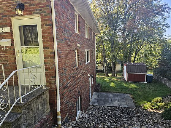 3rd image of 811 Painter St