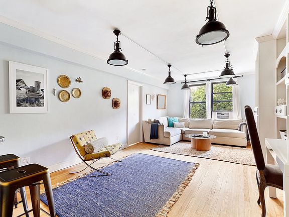 2nd image of 60 9th St #315