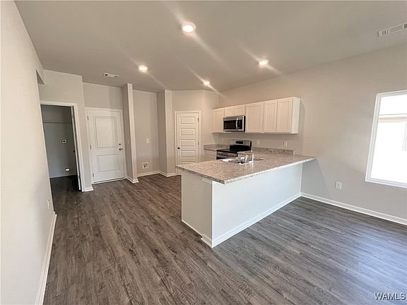 3rd image of 14059 Guinevere Ln