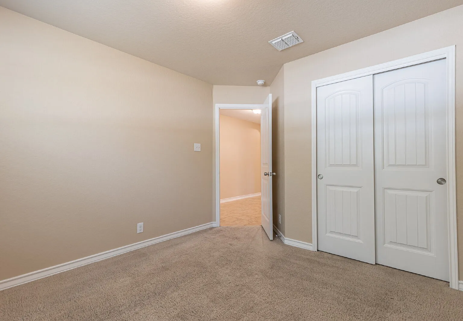 3 bed, 2.0 bath, 1436 sqft, $1,550 — Photo 4