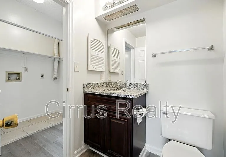 525 Columbia St — Photo 15