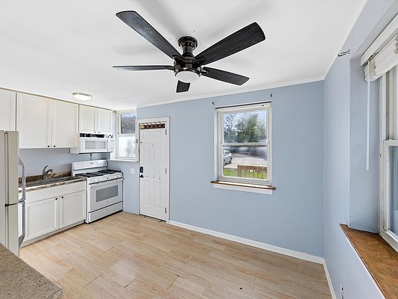 4th image of 440 East Ave