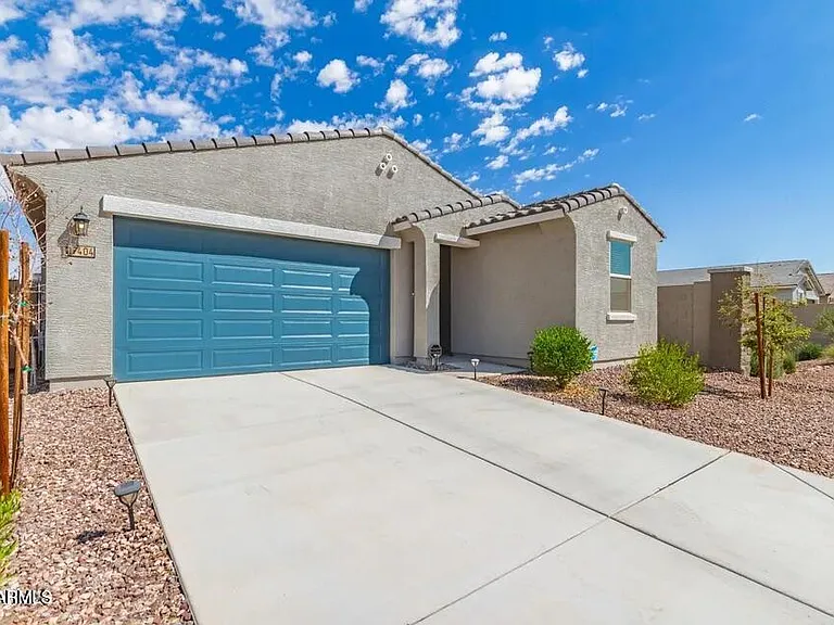17404 W Sunnyslope Ln — Photo 2