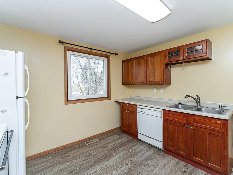 85 Linden St — Photo 15