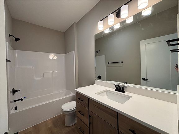 5th image of 4710 178th St