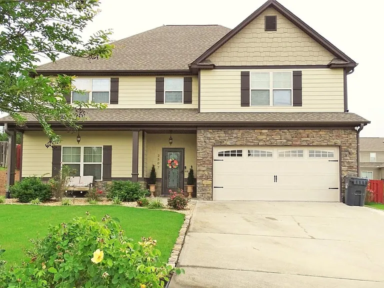 2507 Ridgewood Dr — Photo 1