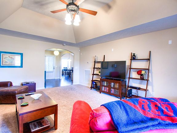5th image of 1096 Savannah Ave