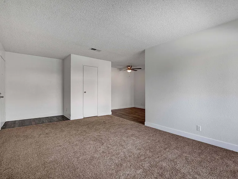 Sundance Village Apts — Photo 44