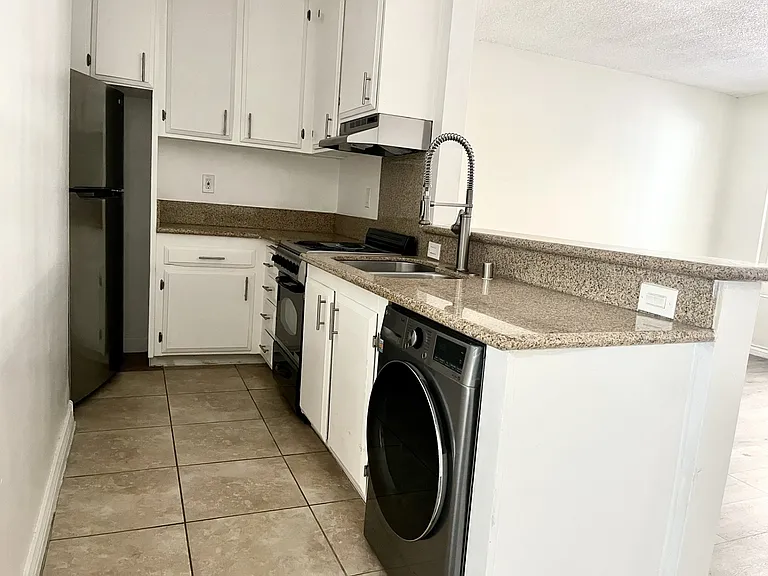 1543 N Bronson Ave #106 — Photo 14